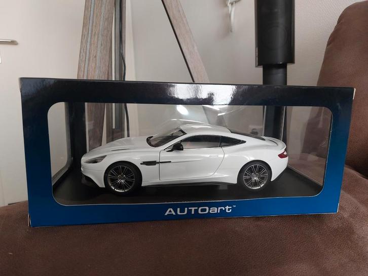 Autoart 70250 118 Aston Martin Vanquish, Hobby en Vrije tijd, Modelauto's | 1:18, Nieuw, Auto, Autoart, Ophalen of Verzenden