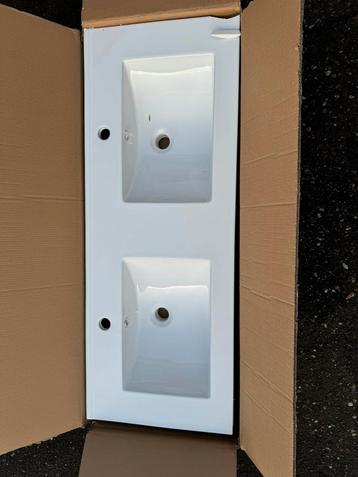 Gberoken dubbele lavabo beschikbaar voor biedingen