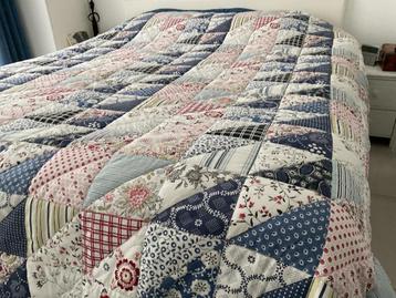 Bedsprei in patchwork, in perfecte toestand voorbed 1,80mB  beschikbaar voor biedingen