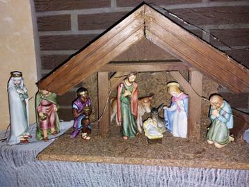 Goebel kerstgroep met bijpassende kerststal beschikbaar voor biedingen