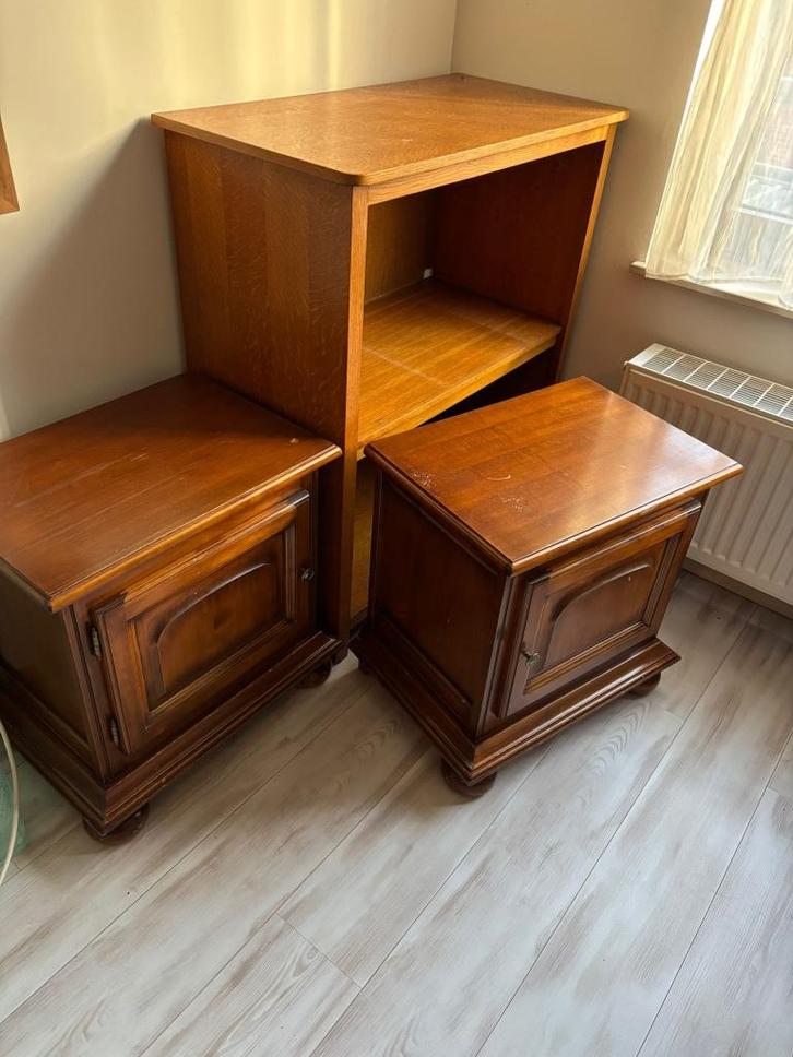 Set van 2 vintage nachtkastjes, massief hout, klassiek model, Antiek en Kunst, Antiek | Meubels | Kasten, Ophalen