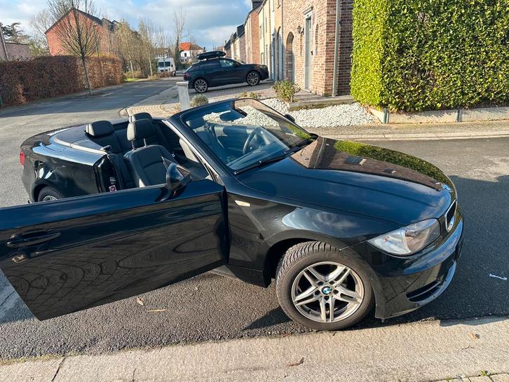 BMW Cabriolet 118 + Carnet 132000km 2010, Auto's, BMW, Particulier, 1 Reeks, ABS, Benzine, Euro 5, Cabriolet, Handgeschakeld, Ophalen