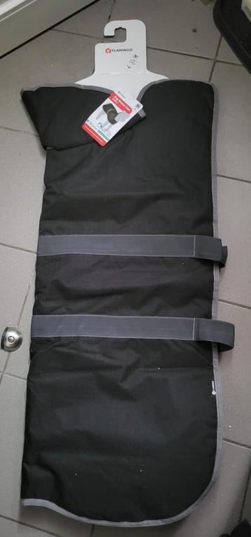 nieuwe winterjas voor een hond beschikbaar voor biedingen