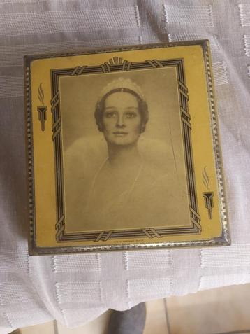 oude koekjesdoos - koningin Astrid beschikbaar voor biedingen