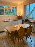 Table en bois massif avec 2 chaises et banquette, Maison & Meubles, Utilisé, Quatre personnes