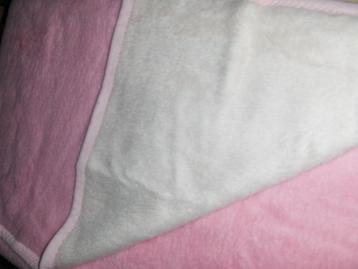 Couverture lit cage double face rose et blanc., Enfants & Bébés, Enlèvement ou Envoi, Comme neuf