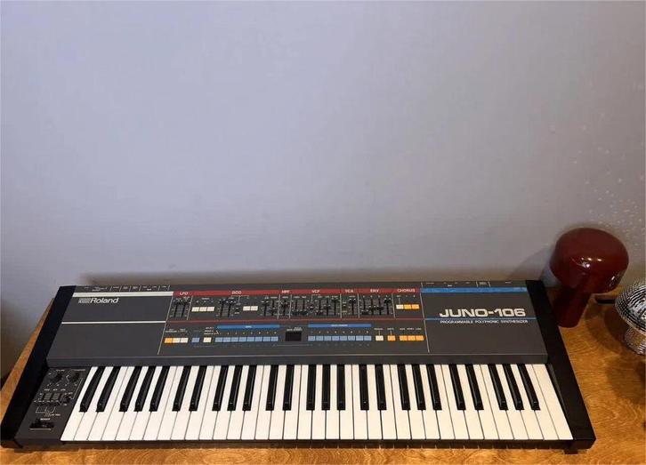 Roland Juno-106, Muziek en Instrumenten, Synthesizers, Gebruikt, Roland, Met koffer of flightcase, Ophalen of Verzenden