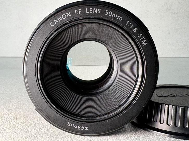 Canon EF 50mm f/1.8 ISM, Audio, Tv en Foto, Foto | Lenzen en Objectieven, Zo goed als nieuw, Accessoires, Ophalen of Verzenden