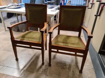 6 antieke eiken stoelen beschikbaar voor biedingen