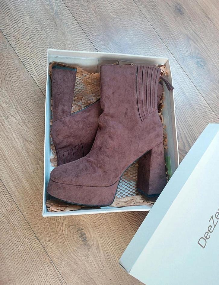 Bottes brunes talons 12 cm DeeZee en Daim taille 41, Kleding | Dames, Schoenen, Zo goed als nieuw, Ophalen of Verzenden