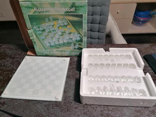 jeux d'échecs en verre           -- NEUF --, Hobby en Vrije tijd, Gezelschapsspellen | Bordspellen, Nieuw, Een of twee spelers