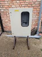 Werfkast op metalen staander, Doe-het-zelf en Bouw, Elektriciteit en Kabels, Ophalen, Zo goed als nieuw