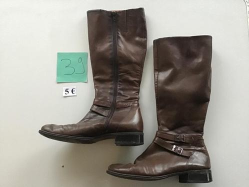 1 paar bruine én zwarte laarzen maat 39 voor slechts 5 euro, Kleding | Dames, Schoenen, Gedragen, Ophalen of Verzenden