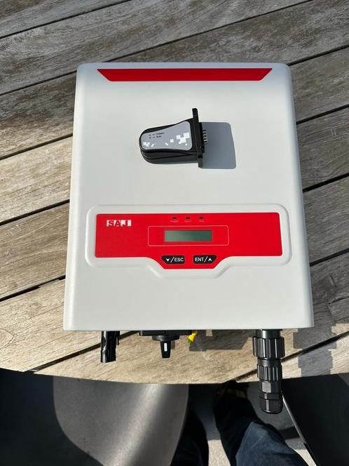 Verlaagde prijs: SAJ sununo plus 2k omvormer + wifi monitor, Doe-het-zelf en Bouw, Zonnepanelen en Toebehoren, Gebruikt, Collector