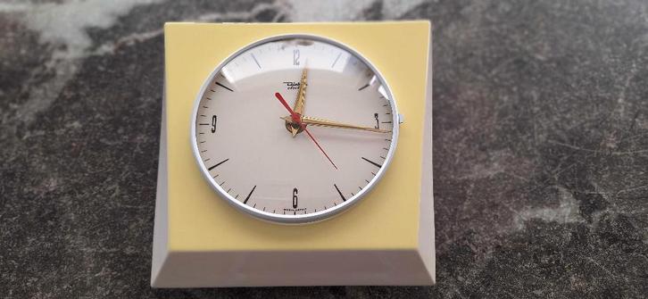 Klok Diehl Electro - pastel geel muurklok, Antiquités & Art, Antiquités | Horloges, Enlèvement ou Envoi