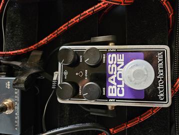 Electro harmonix bass clone beschikbaar voor biedingen