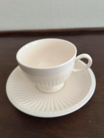 Wedgwood, Edme Plain, 4 x tea cups low + schotel beschikbaar voor biedingen