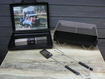 Nieuwe picknick barbecue. beschikbaar voor biedingen