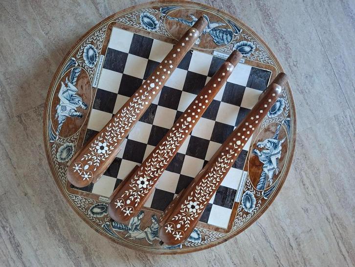 Schaaktafel - rond- indisch - rozenhout, Hobby en Vrije tijd, Gezelschapsspellen | Bordspellen, Zo goed als nieuw, Ophalen