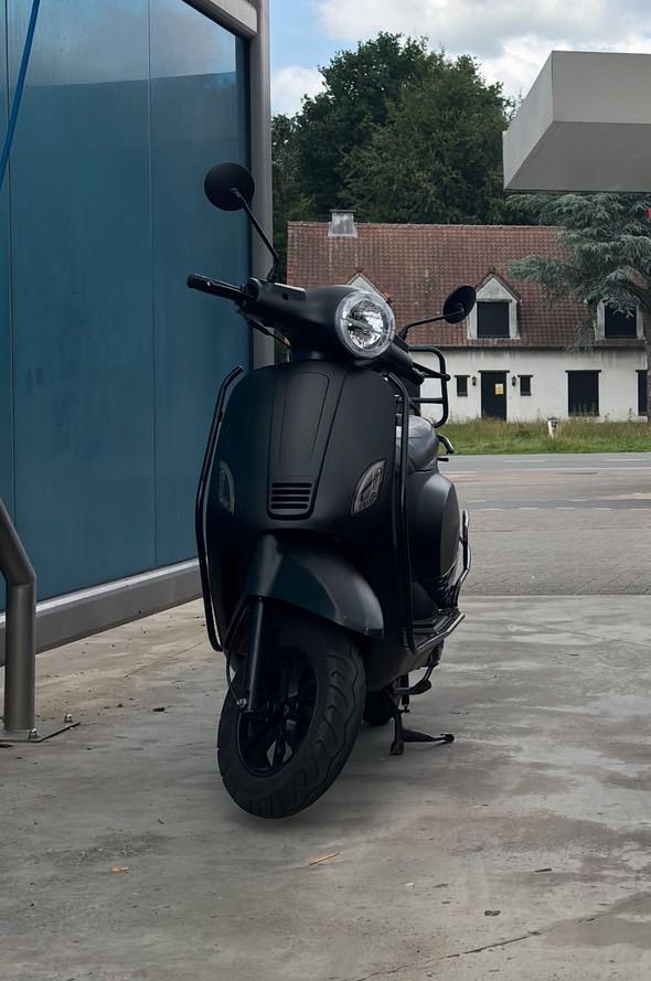 Momo Morino 50 B-klasse, Fietsen en Brommers, Snorfietsen en Snorscooters, Gebruikt, Overige merken, Benzine, Ophalen