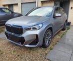 BMW iX1 xDrive30 | Frozen Grey | M pakket kardon, Auto's, BMW, Beige, Leder, Elektrisch, 5 zetels