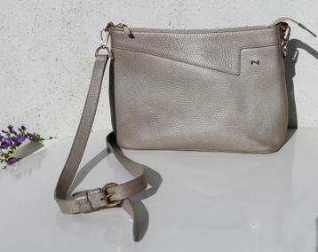 Nathan Baume metallic beige schoudertas beschikbaar voor biedingen