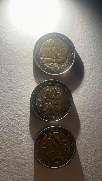 Zeldzaam 2 euro heb ook nog 2 stickmans beschikbaar voor biedingen