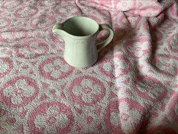 Witte vintage melkkan  beschikbaar voor biedingen