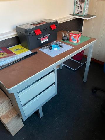 Vintage metalen bureau, Huis en Inrichting, Bureaus, Ophalen, Gebruikt, Bureau