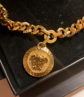 Versace gouden ketting beschikbaar voor biedingen