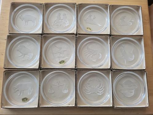Sous-verres Val Saint Lambert signes du zodiaque, Antiek en Kunst, Antiek | Glaswerk en Kristal, Ophalen
