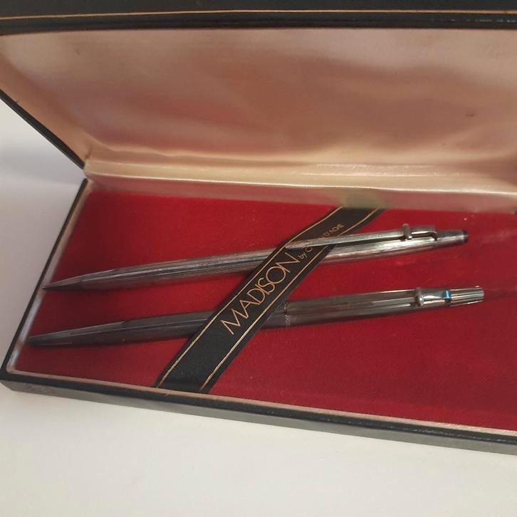 MADISON BY CARAN D'ACHE*STYLO BILLE etCRAYON *ARGENTE, Collections, Stylos, Neuf, Stylo à bille, Autres marques, Avec boîte, Enlèvement