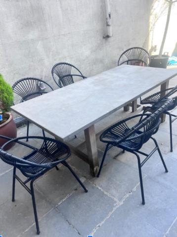 buitentafel beschikbaar voor biedingen
