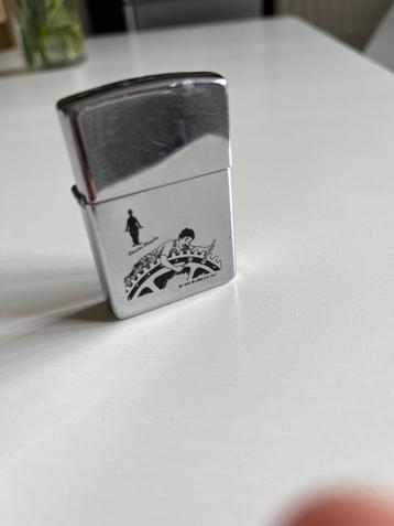 Briquet Zippo disponible aux enchères