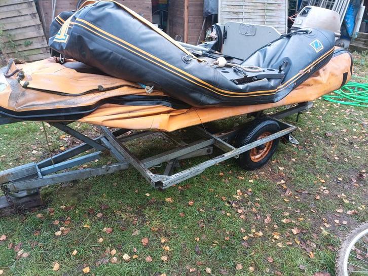 2 bootjes plus trailer en motor en benzine tank., Sports nautiques & Bateaux, Bateaux à moteur & Yachts à moteur, Essence, Enlèvement