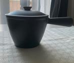Made France  Le Creuset met deksel d16 cm diep 12 cm, Gietijzer, Ophalen of Verzenden, Zo goed als nieuw, Keramische plaat