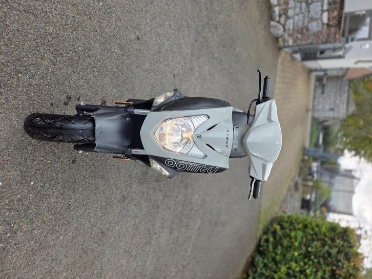 Scooter kymco agility 25cc, Fietsen en Brommers, Snorfietsen en Snorscooters, Zo goed als nieuw, Kymco, Benzine, Ophalen