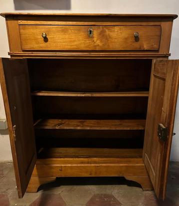 Jolie armoire en bois massif  beschikbaar voor biedingen