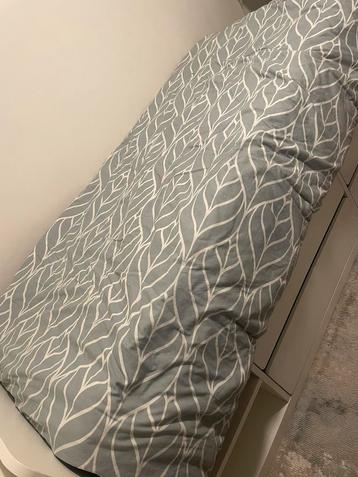 Ikea bed met 4 lades  beschikbaar voor biedingen