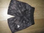 short de sport adidas taille 128 bon état, Utilisé, Garçon, Enlèvement ou Envoi