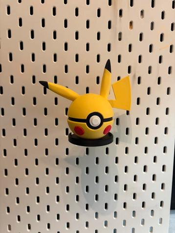 Zelfgemaakte Pikachu-themed Pokéball! beschikbaar voor biedingen