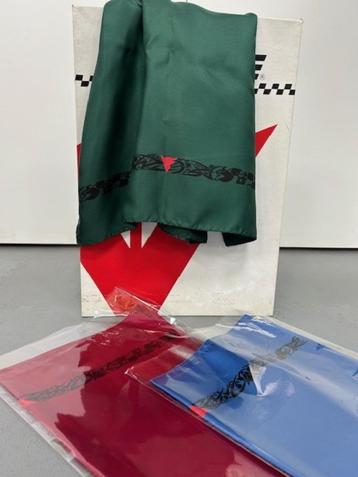 Foulard en soie Dainese, Enlèvement ou Envoi, Neuf, avec ticket, Enfants, Autres types