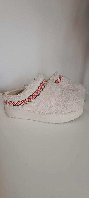 Pantoffels teddy 38 beschikbaar voor biedingen