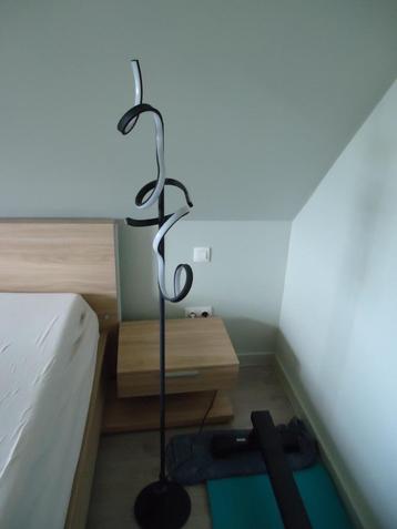 design staande lamp, Comme neuf, Enlèvement, 100 à 150 cm, Métal