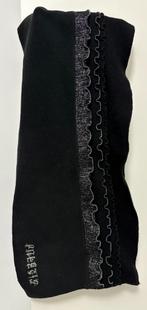 zwarte sjaal Girbaud, Enlèvement, Porté, Écharpe