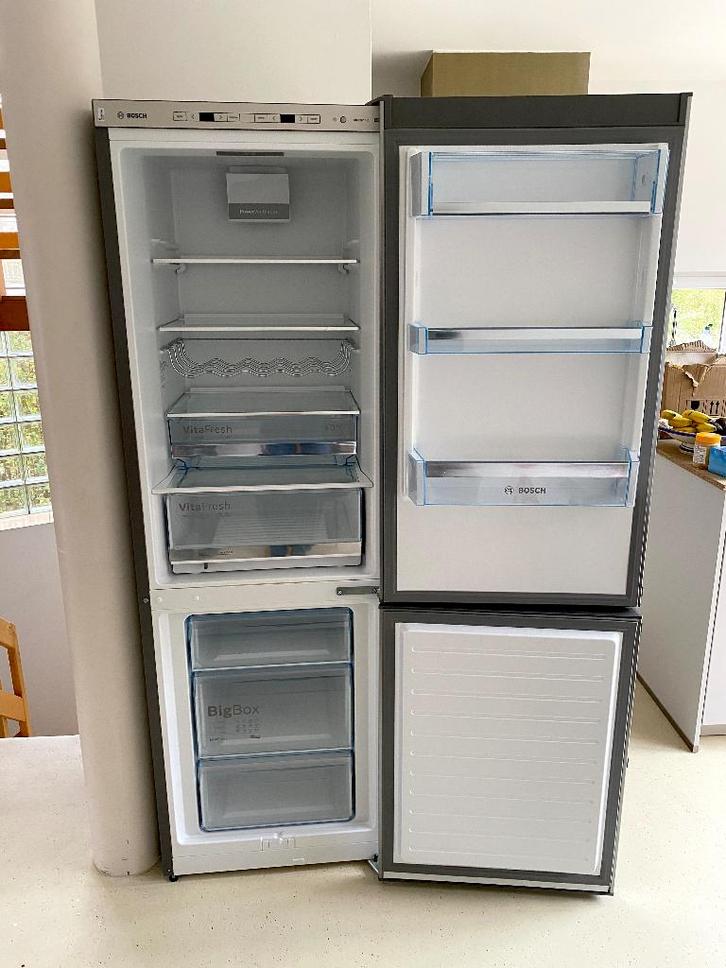 Bosch vrijstande koel- en vriescombinatie 214L + 94L, Elektronische apparatuur, Koelkasten en IJskasten, Zo goed als nieuw, Met aparte vriezer