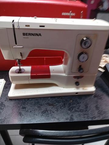 Bernina 830 platennaaimachine beschikbaar voor biedingen
