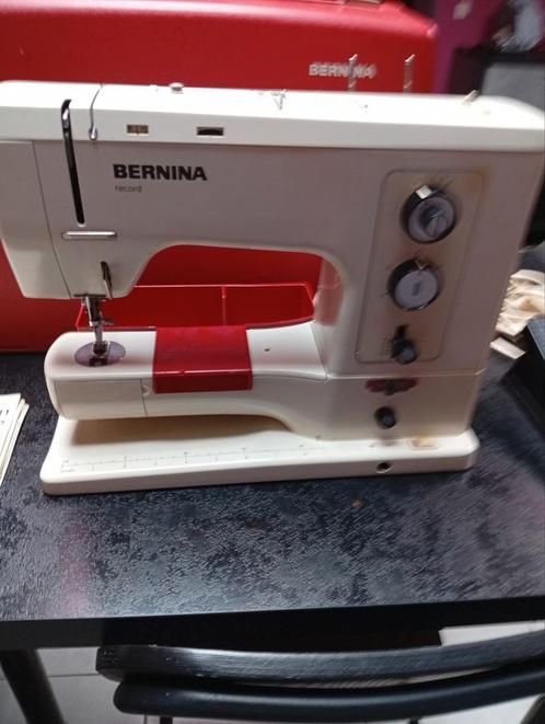 Bernina 830 platennaaimachine, Hobby en Vrije tijd, Naaimachines en Toebehoren, Zo goed als nieuw, Accessoires, Bernina, Ophalen