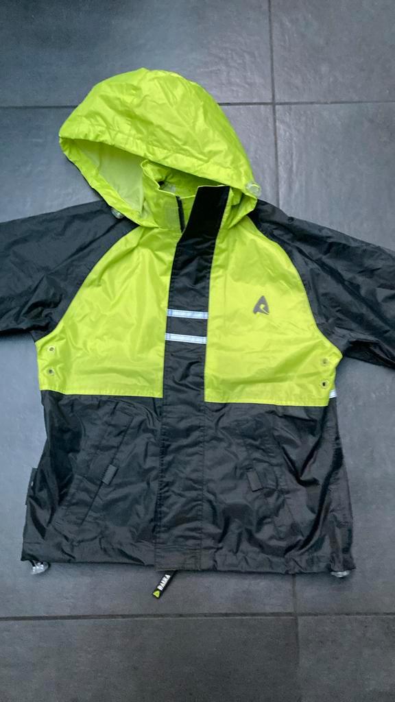 Nr 81 : Regenjas maat 116 Ralka, Kinderen en Baby's, Kinderkleding | Maat 116, Zo goed als nieuw, Jongen of Meisje, Jas, Ophalen of Verzenden