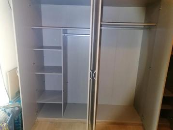 Armoire à vendre car j'ai acheté une armoire plus grande, Enlèvement, Utilisé